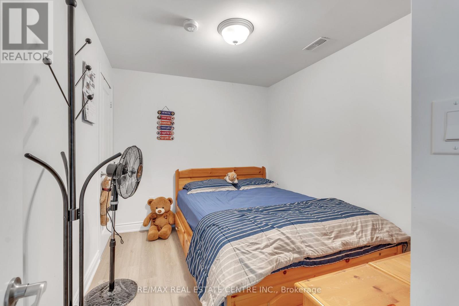 48 Isaiah Drive W, Kitchener, Ontario  N2E 0B2 - Photo 38 - X12033209
