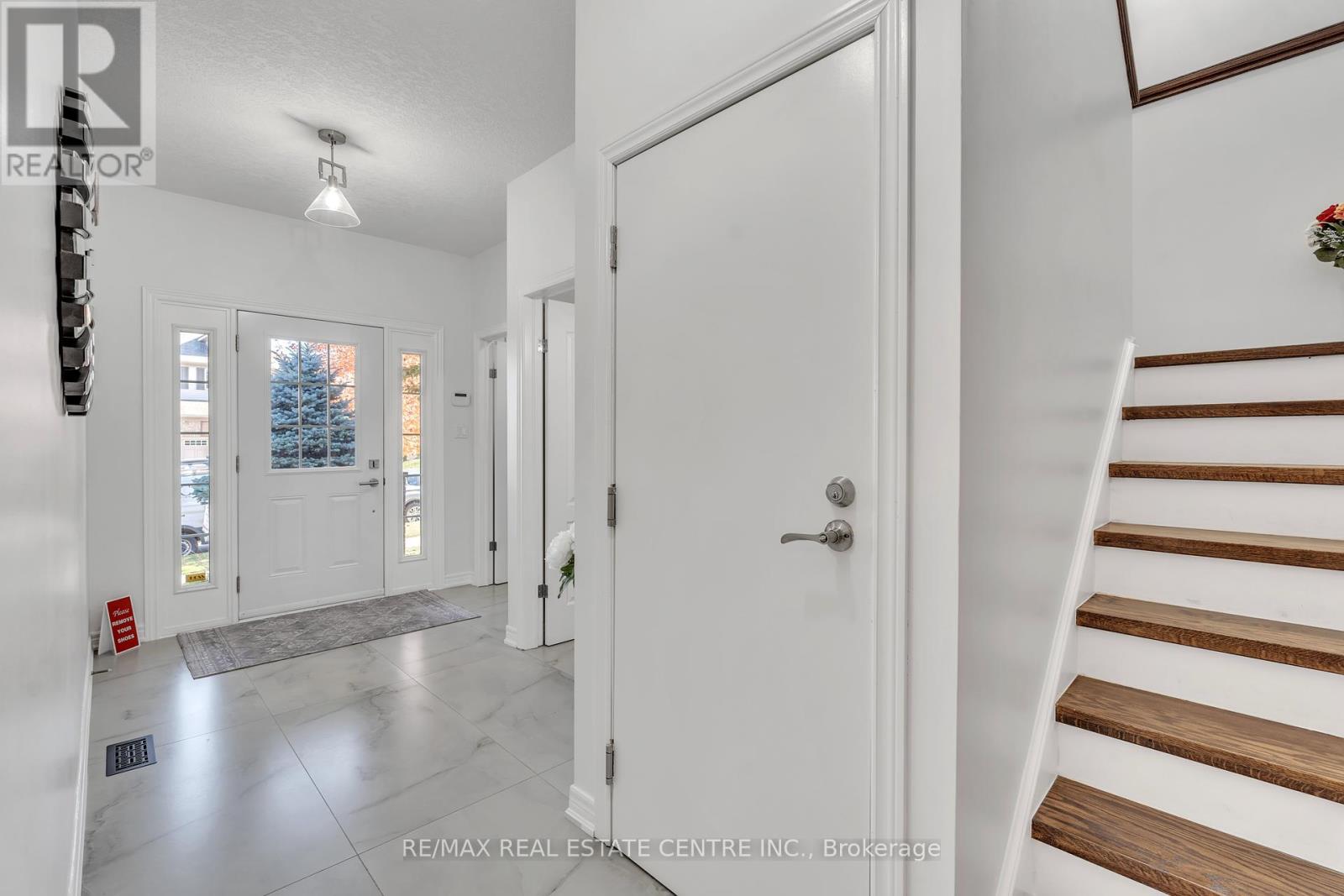 Property at 48 ISAIAH DRIVE W image 5