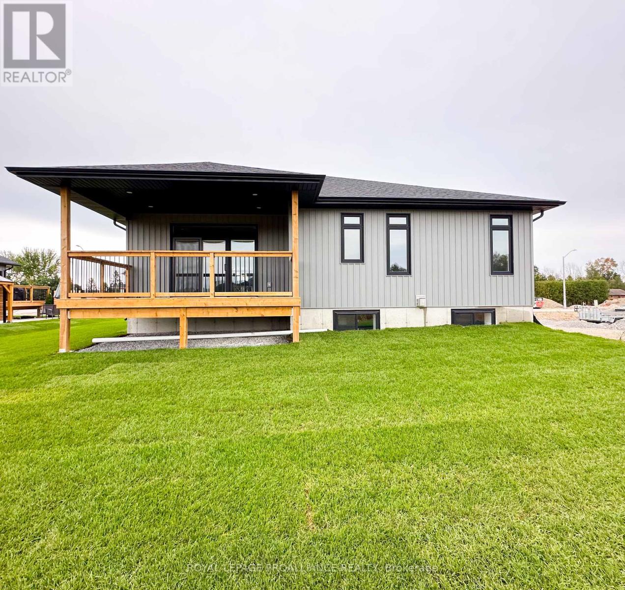 Property at 5 MACKENZIE JOHN CRESCENT image 3
