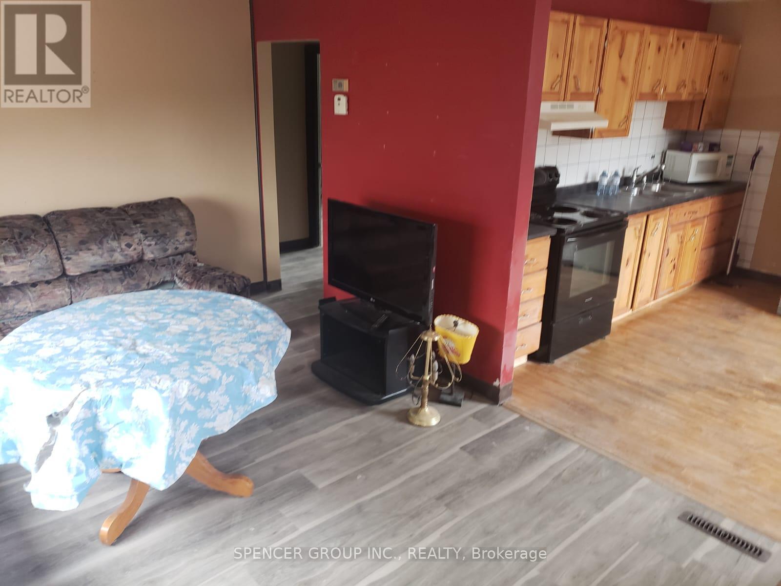 30 Flicker Street, Manitouwadge, Ontario  P0T 2C0 - Photo 6 - X12033231