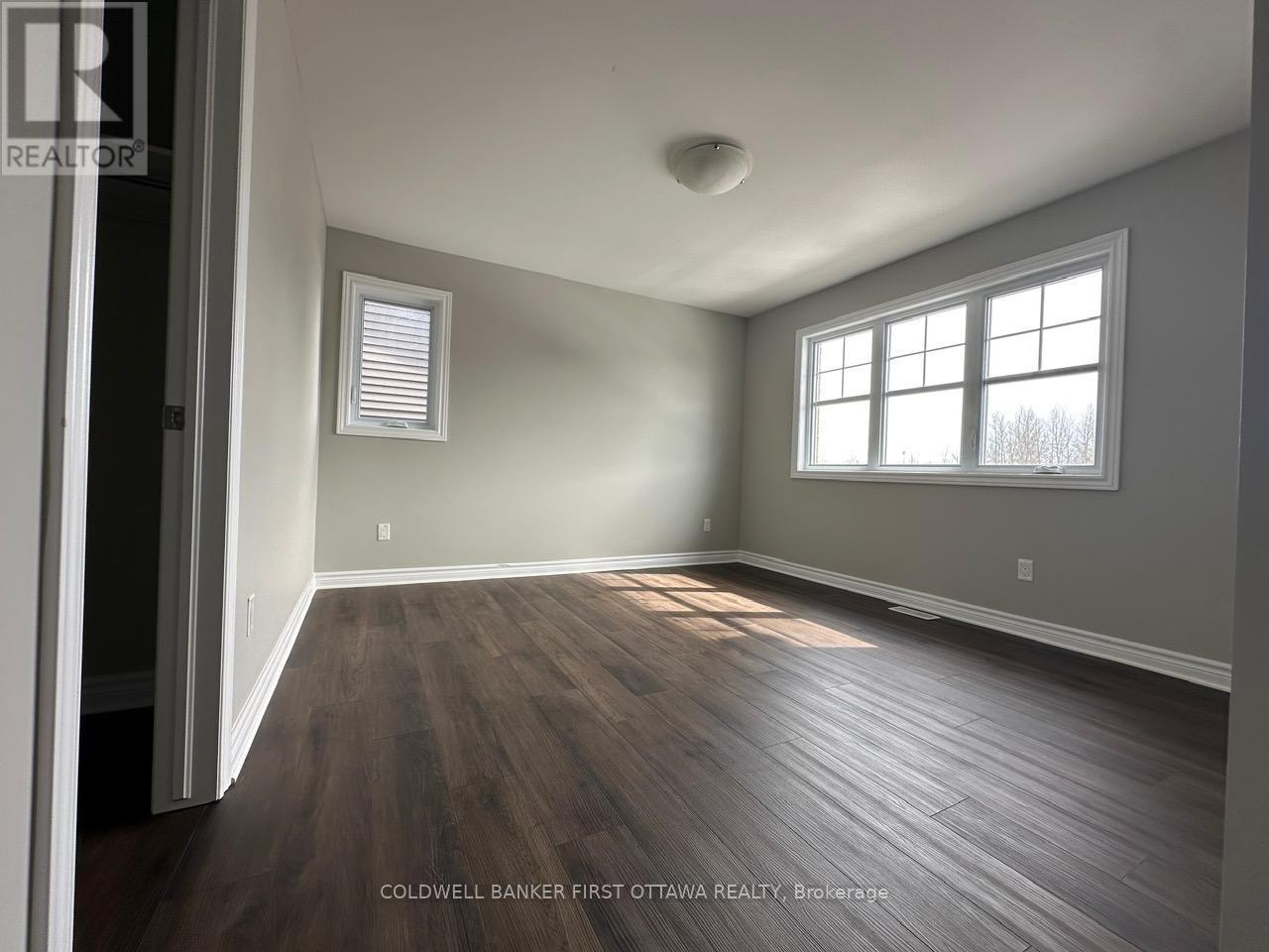 620 Sora Way, Ottawa, Ontario  K1T 0N7 - Photo 36 - X12033306