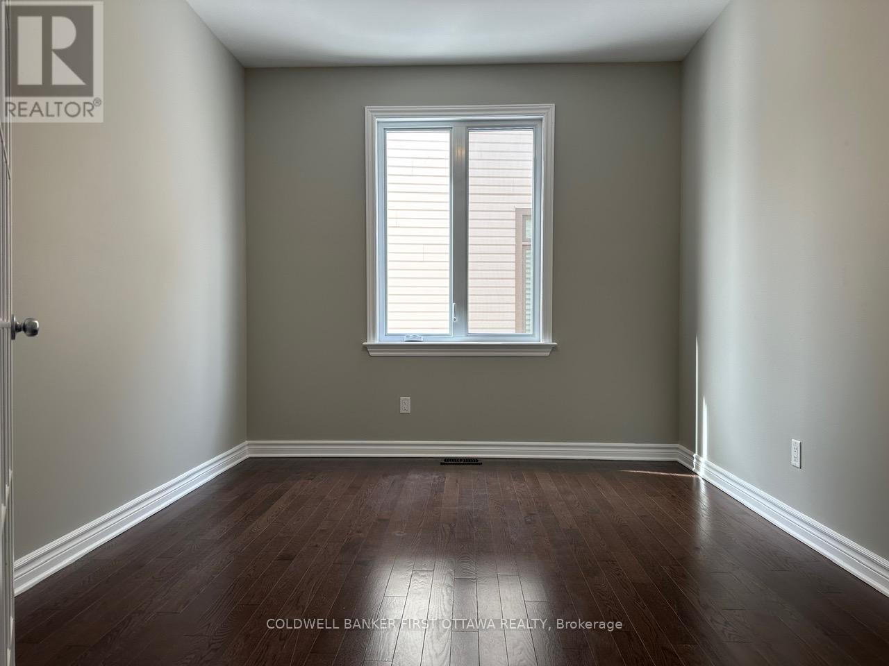 620 Sora Way, Ottawa, Ontario  K1T 0N7 - Photo 8 - X12033306