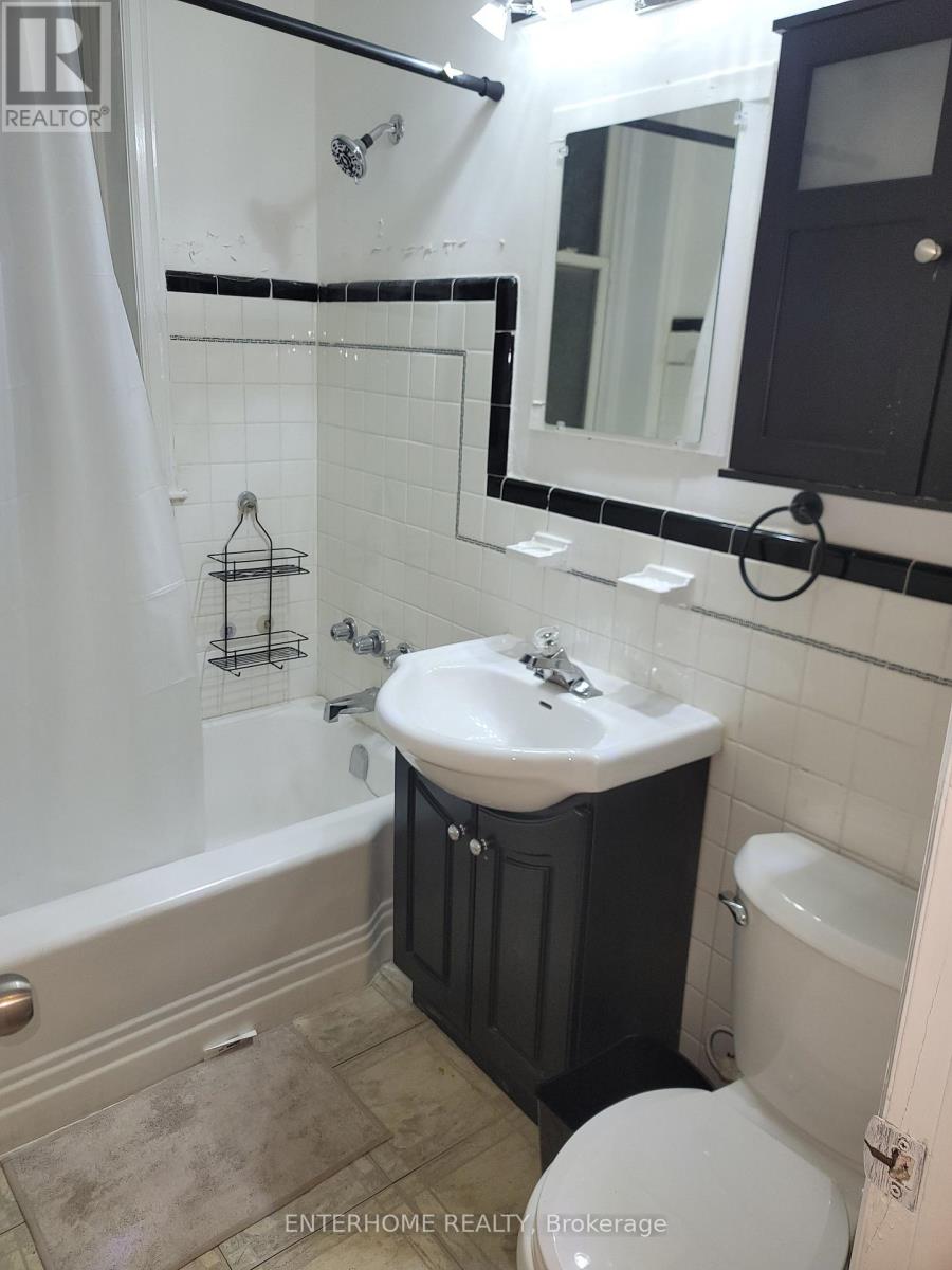 2 - 51 Queen Street E, Brampton (Downtown Brampton), Ontario  L6W 2A7 - Photo 5 - W12033308