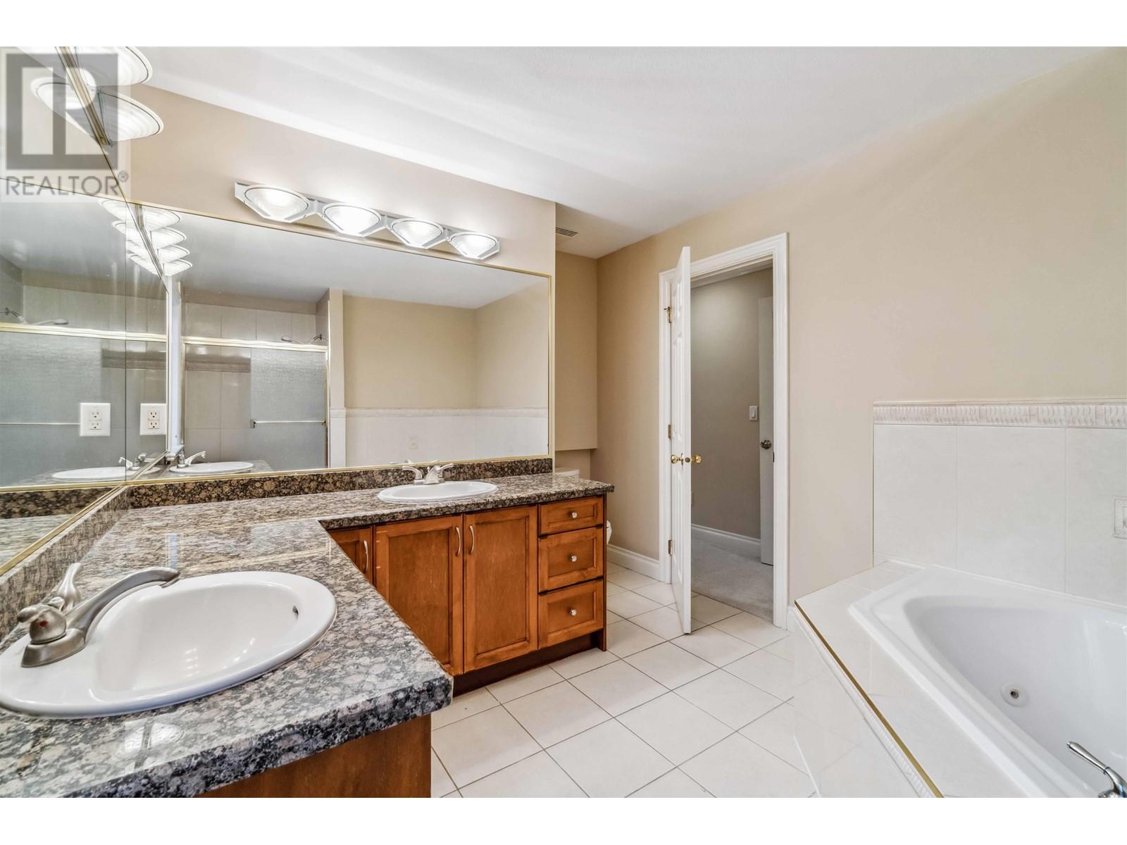 2018 Turnberry Lane, Coquitlam, British Columbia  V3E 3N2 - Photo 25 - R2980592