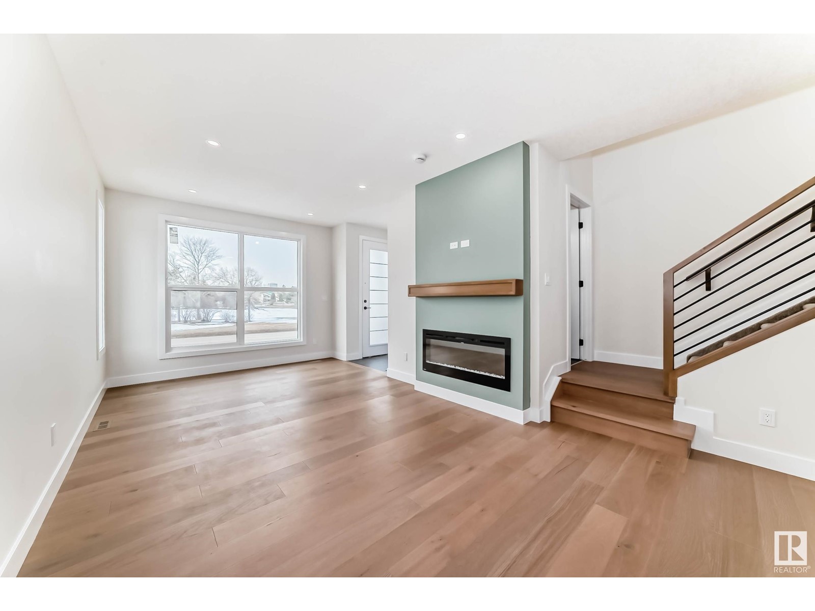 Property at 9633 85 ST NW image 2