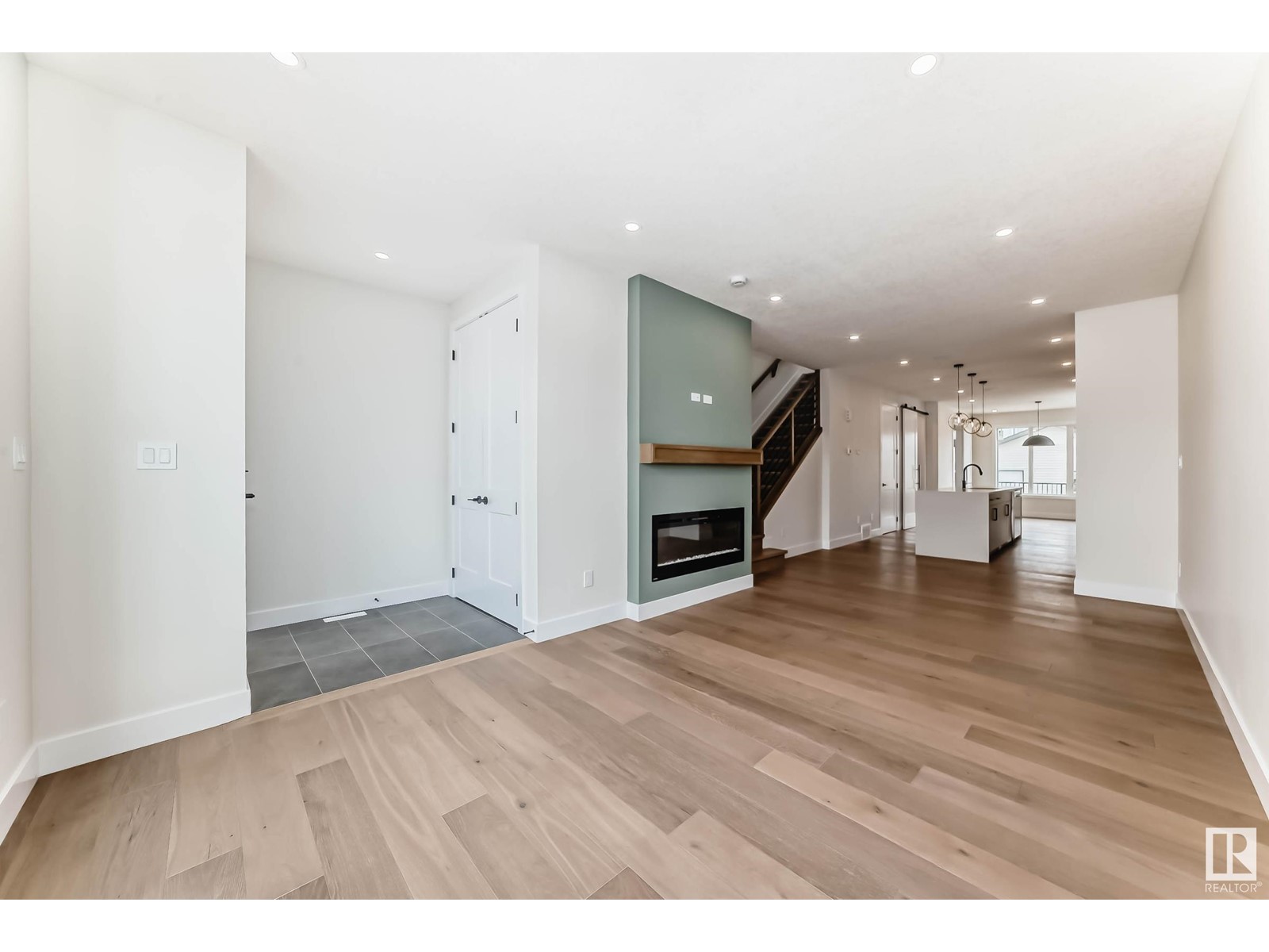 Property at 9633 85 ST NW image 3