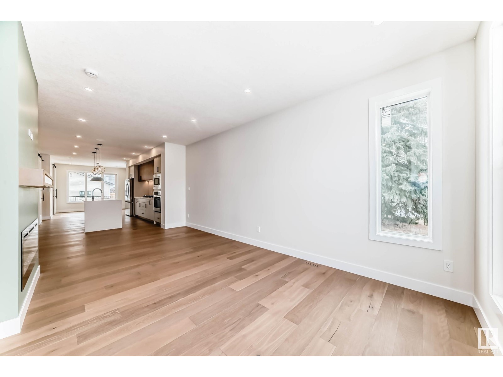Property at 9633 85 ST NW image 4