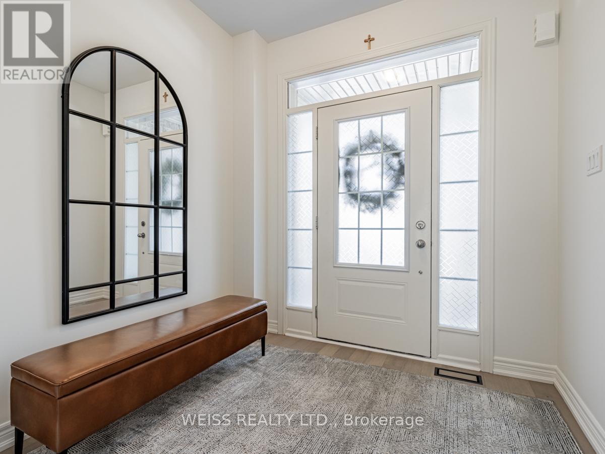 33 Frederick Taylor Way, East Gwillimbury, Ontario  L0G 1M0 - Photo 3 - N12033323