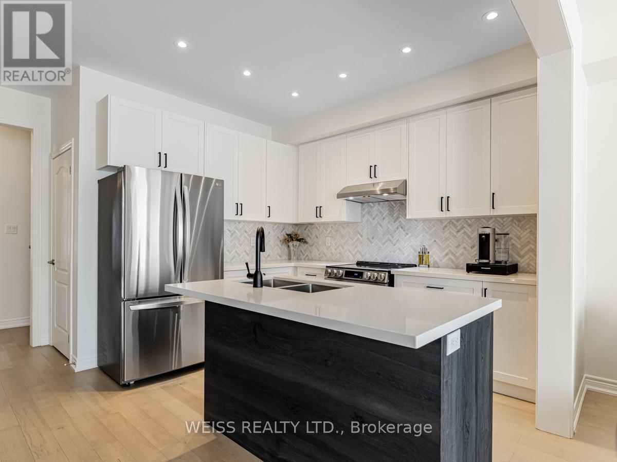 33 Frederick Taylor Way, East Gwillimbury, Ontario  L0G 1M0 - Photo 8 - N12033323