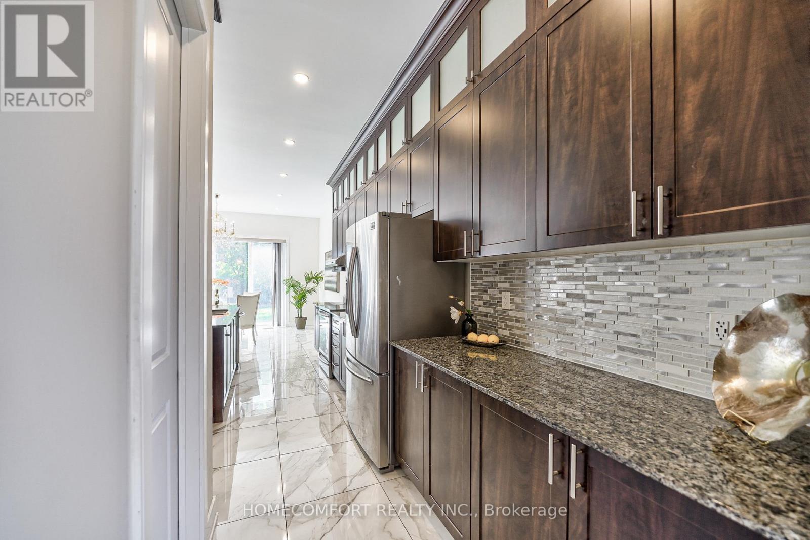 99 Mitchell Place, Newmarket, Ontario  L3Y 0C7 - Photo 6 - N12033326