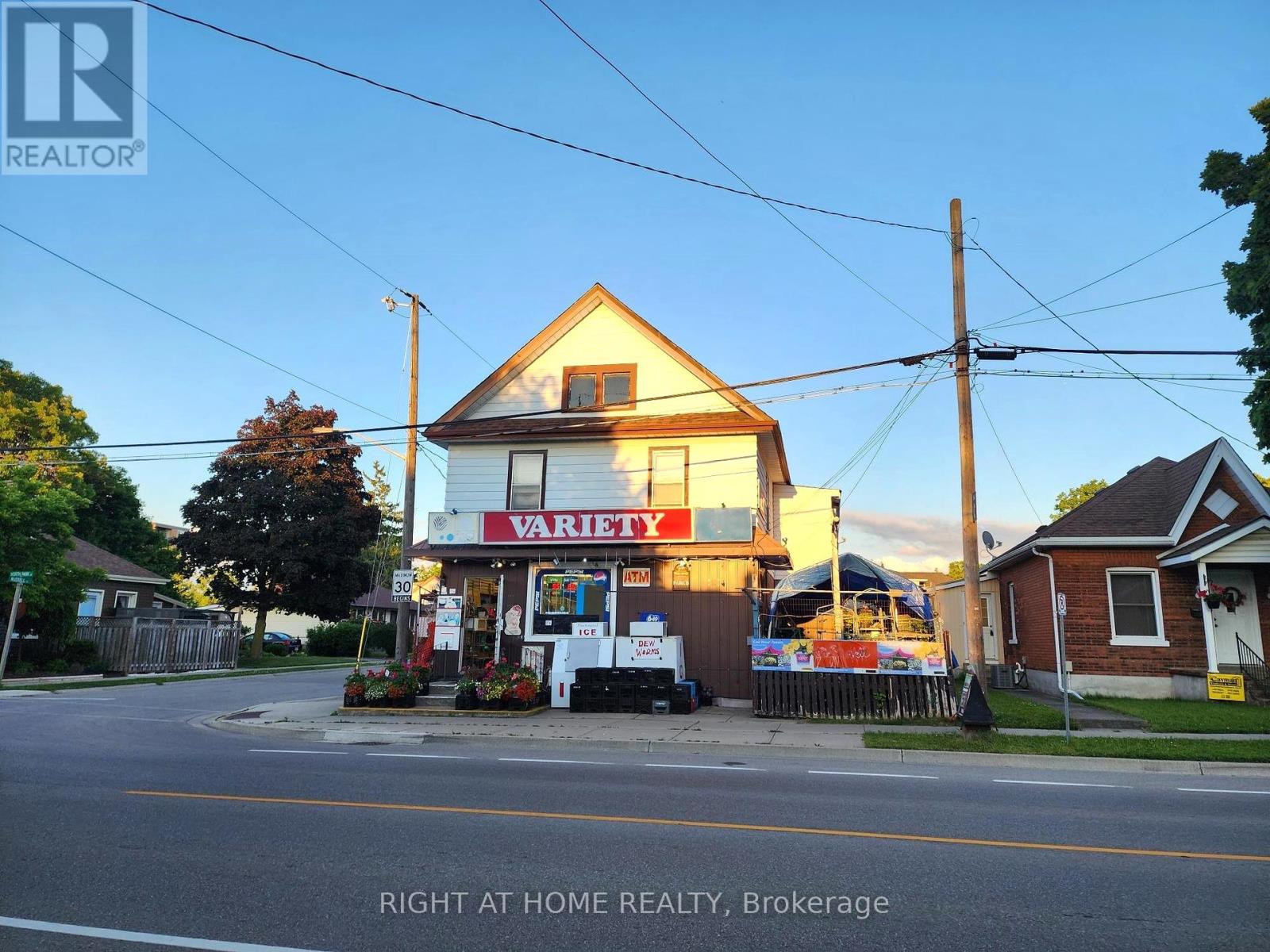 43 North Park Street, Brantford, Ontario  N3R 4J7 - Photo 1 - X12033320