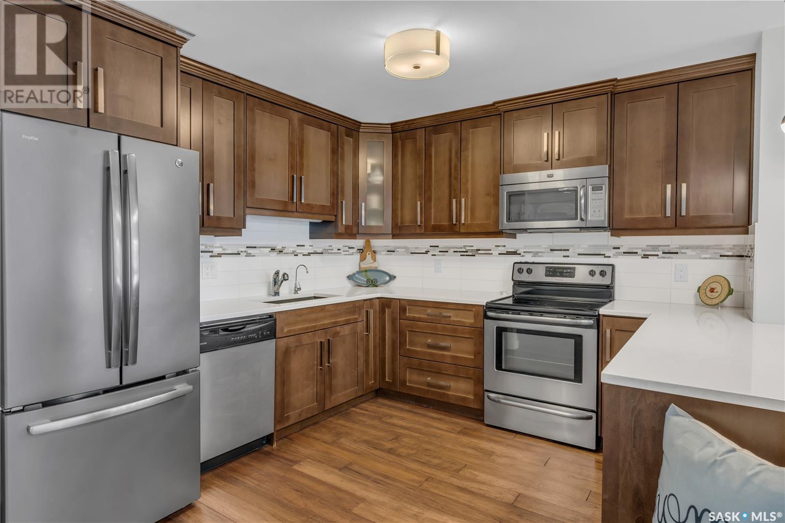 Property at 303 4025 Hill AVENUE image 4