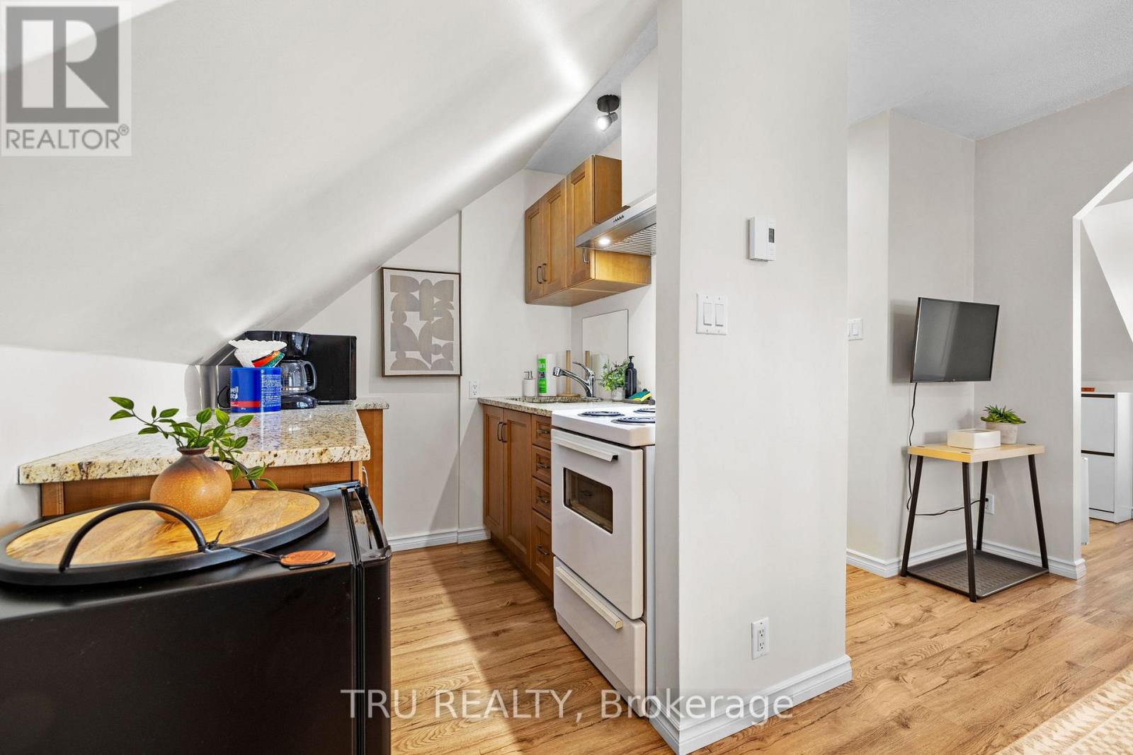 2 - 160 Metcalfe Street, Ottawa, Ontario  K2P 1P2 - Photo 11 - X12033368