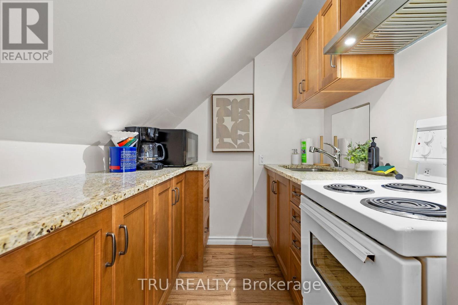 2 - 160 Metcalfe Street, Ottawa, Ontario  K2P 1P2 - Photo 12 - X12033368