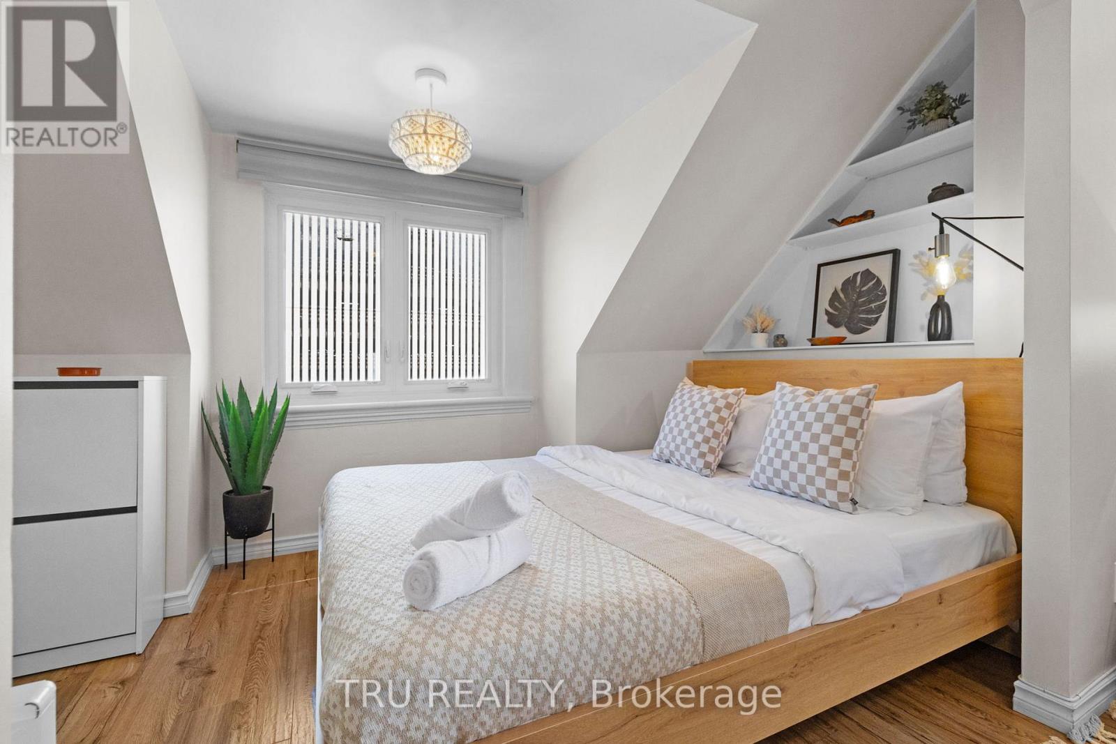 2 - 160 Metcalfe Street, Ottawa, Ontario  K2P 1P2 - Photo 4 - X12033368