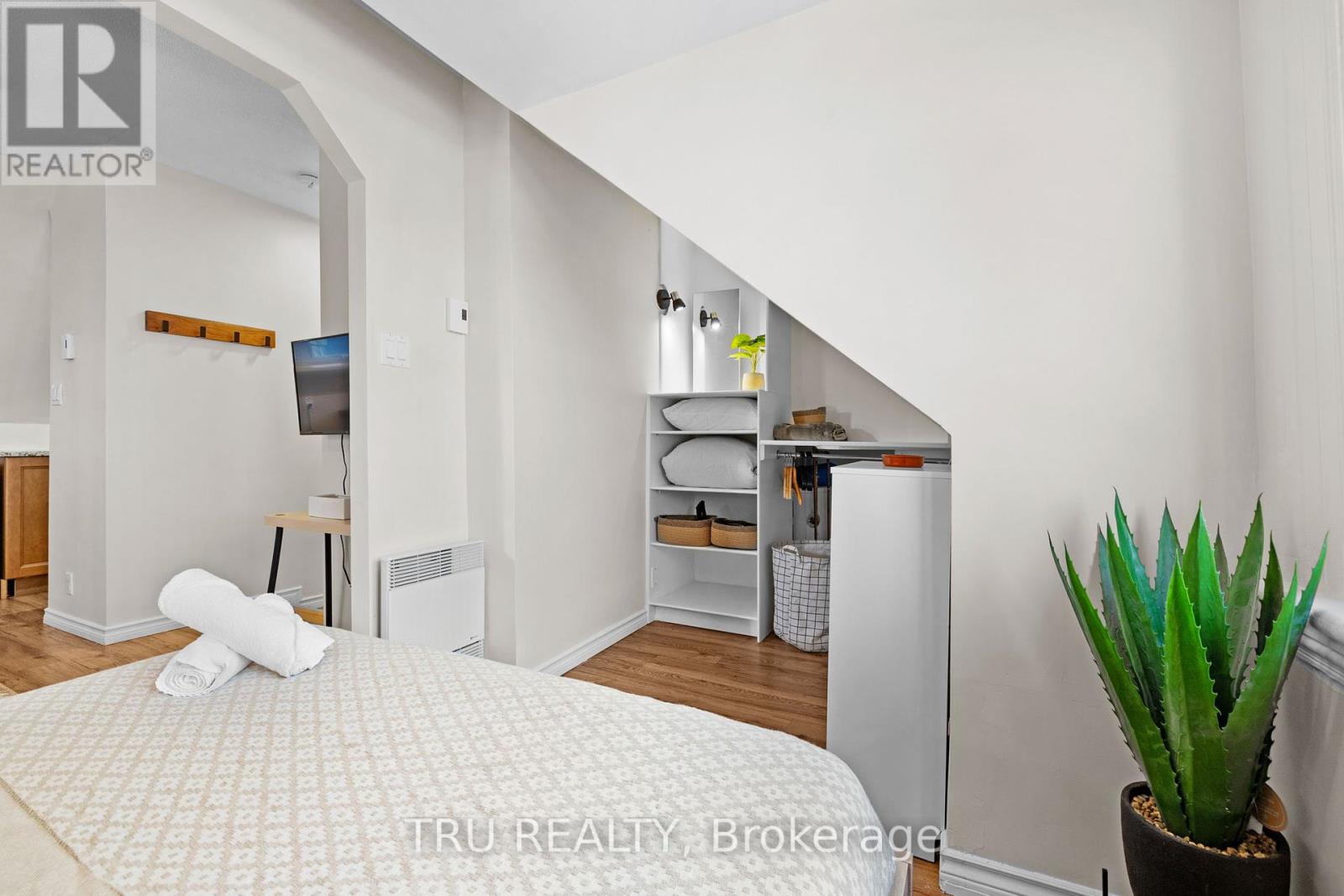 2 - 160 Metcalfe Street, Ottawa, Ontario  K2P 1P2 - Photo 6 - X12033368