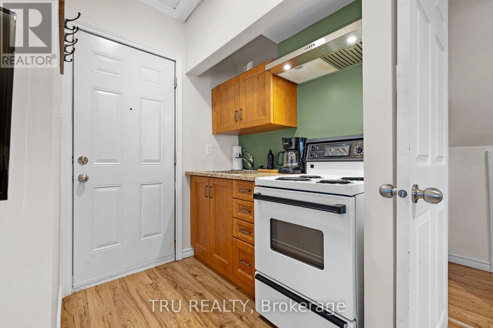 1 - 160 Metcalfe Street, Ottawa, Ontario  K2P 1P2 - Photo 11 - X12033369