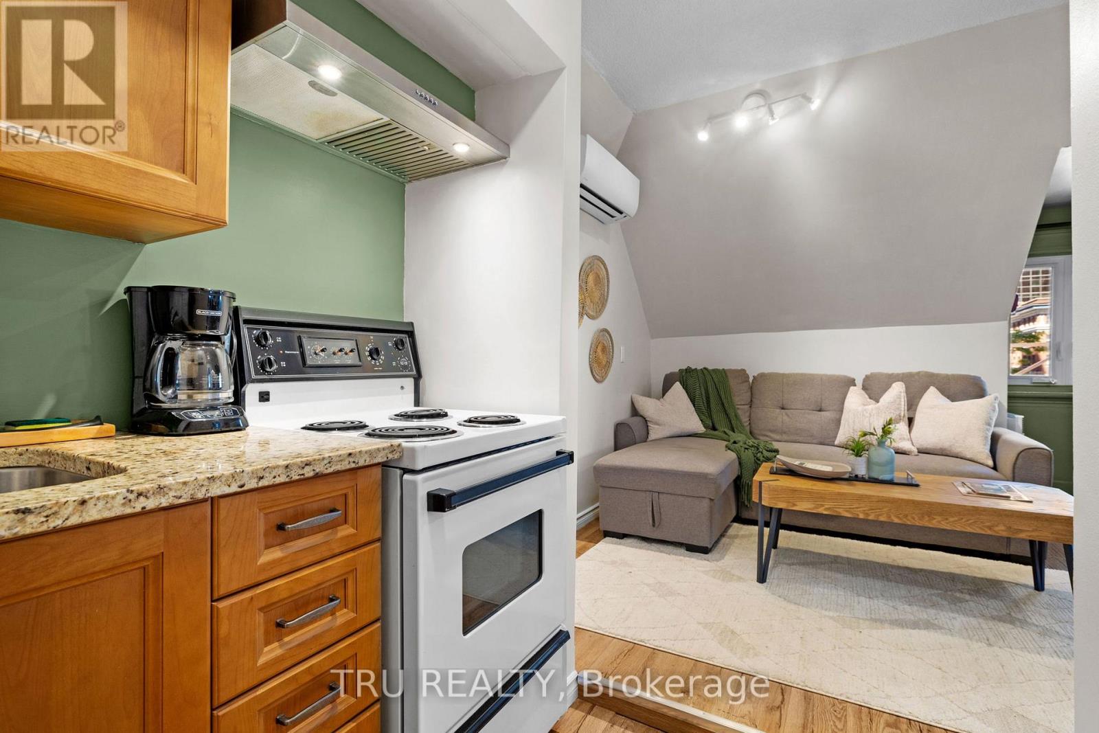 1 - 160 Metcalfe Street, Ottawa, Ontario  K2P 1P2 - Photo 12 - X12033369