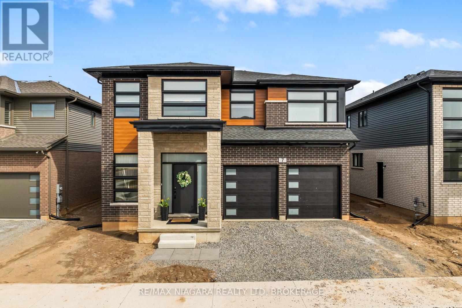 Property at 7 SAMUEL AVENUE image 1
