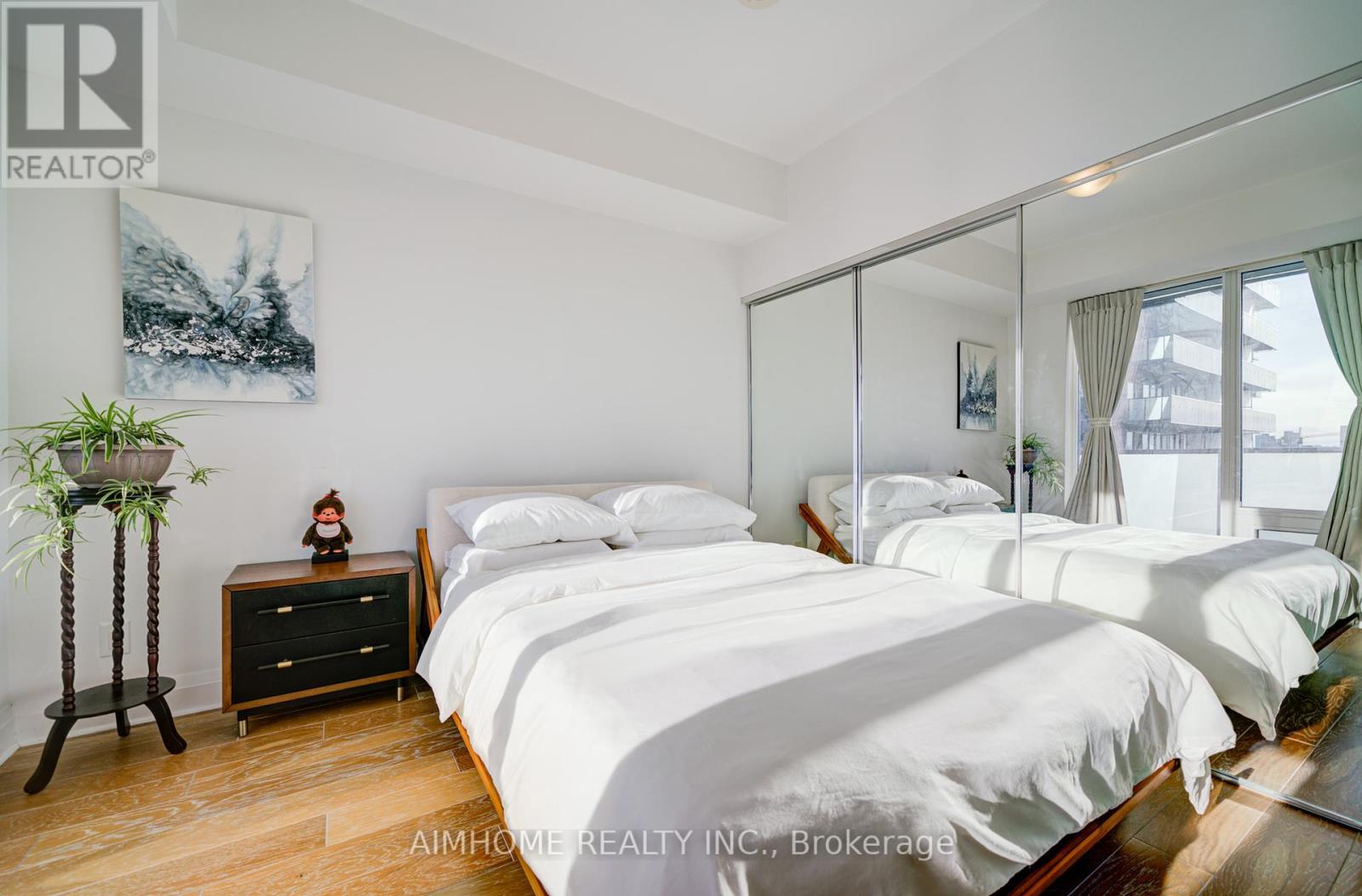 1205 - 1080 Bay Street, Toronto, Ontario  M5S 0A5 - Photo 19 - C12033372