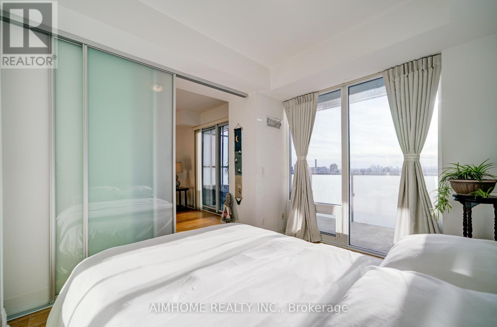 1205 - 1080 Bay Street, Toronto, Ontario  M5S 0A5 - Photo 20 - C12033372