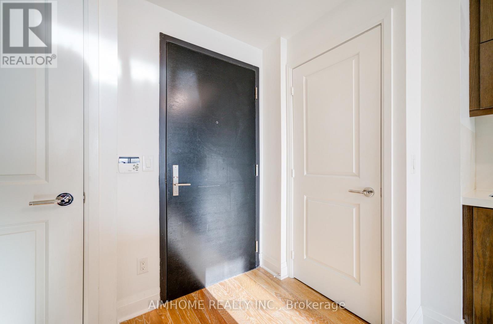 1205 - 1080 Bay Street, Toronto, Ontario  M5S 0A5 - Photo 6 - C12033372