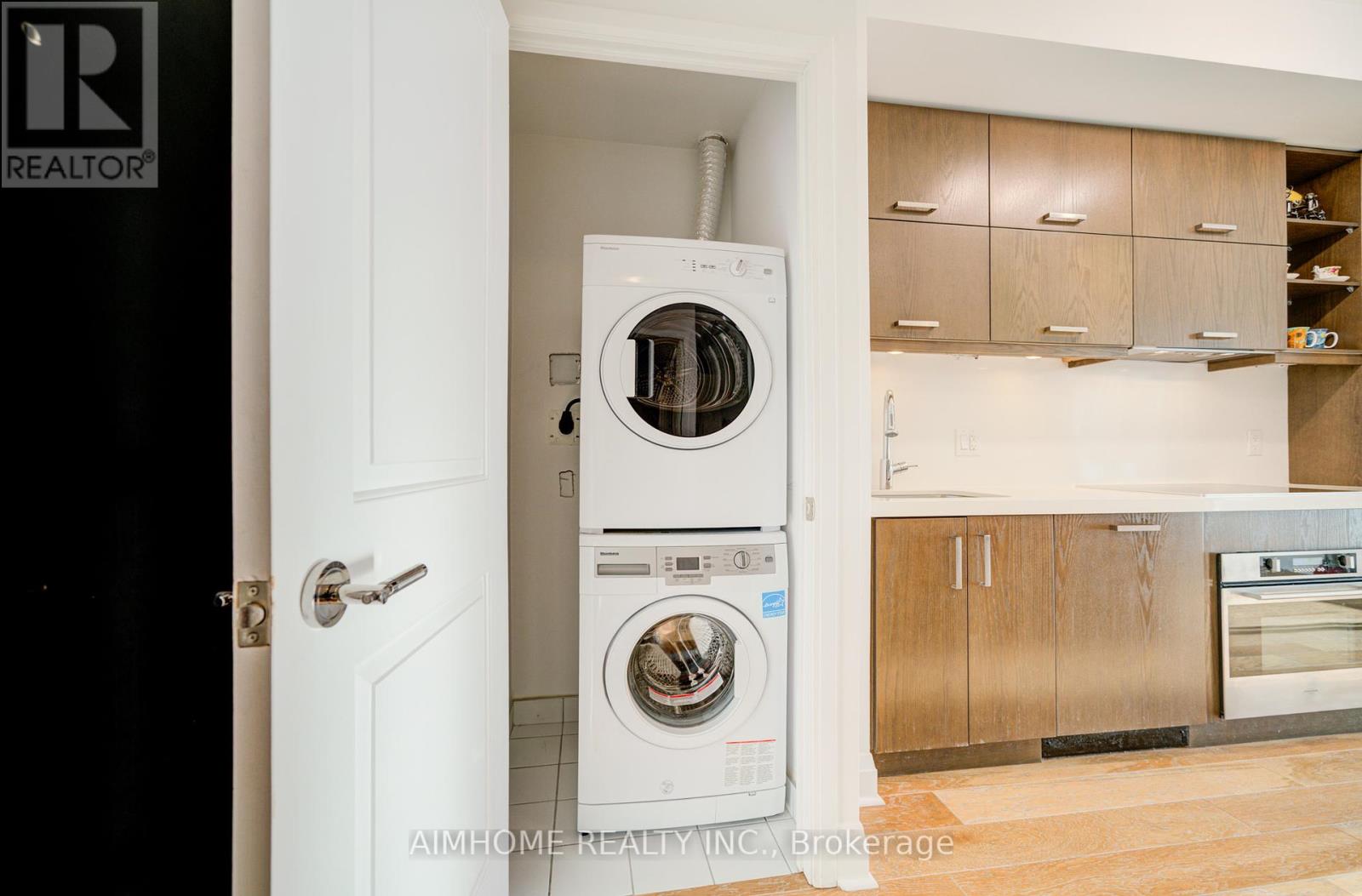 1205 - 1080 Bay Street, Toronto, Ontario  M5S 0A5 - Photo 7 - C12033372
