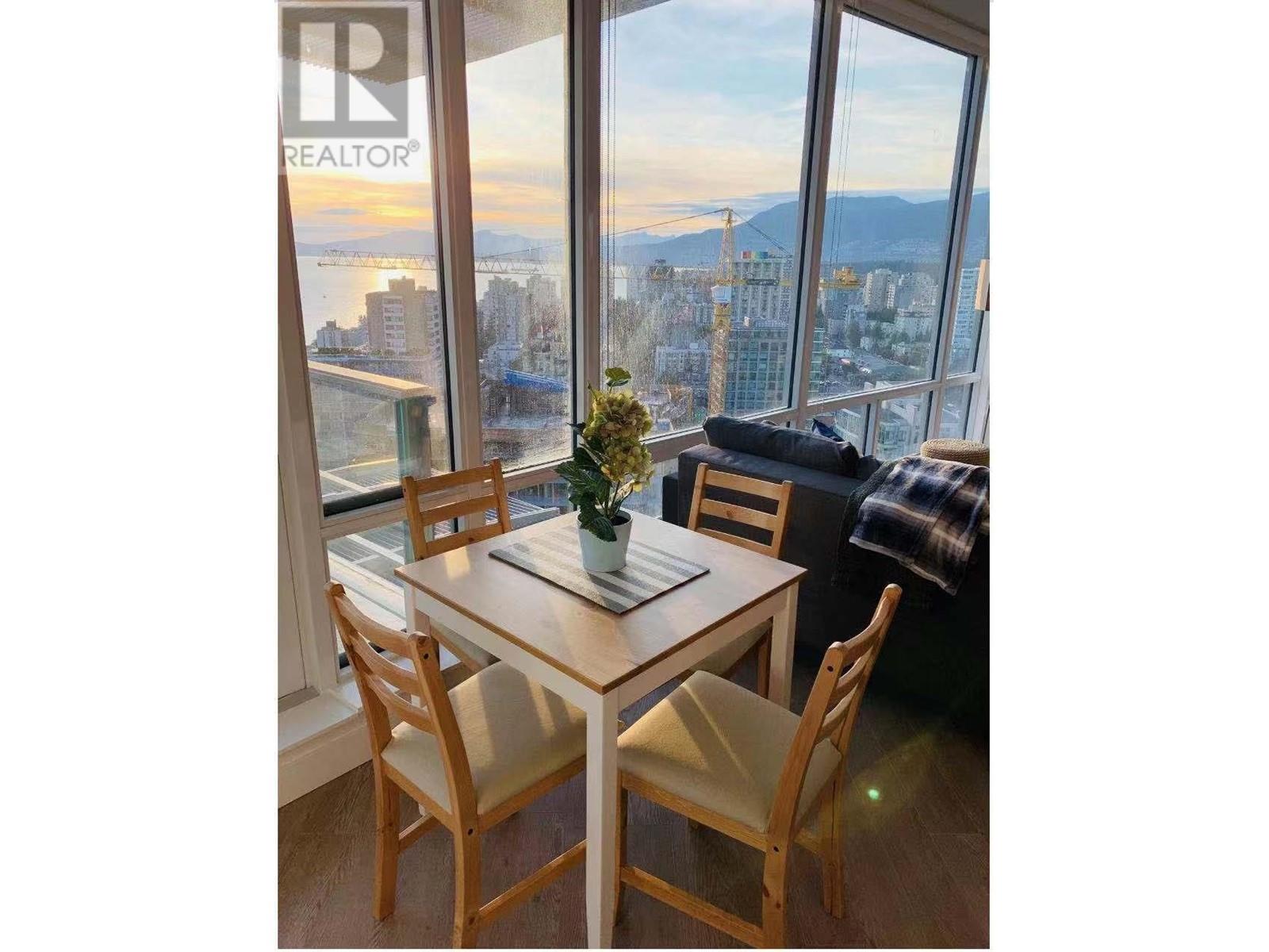 Listing Picture 2 of 6 : 3208 1283 HOWE STREET, Vancouver / 溫哥華 - 魯藝地產 Yvonne Lu Group - MLS Medallion Club Member