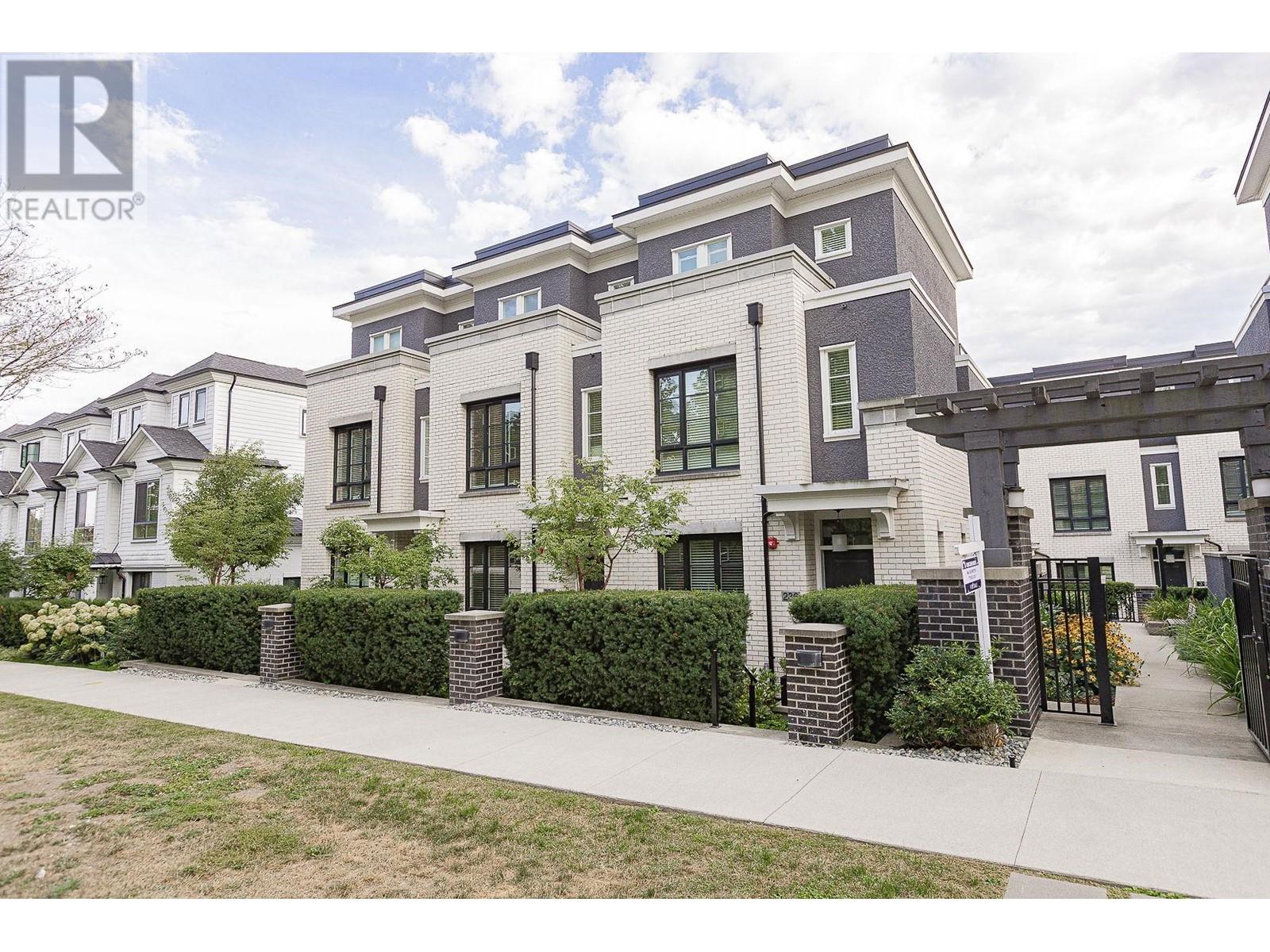 Listing Picture 2 of 5 : 234 W 62ND AVENUE, Vancouver / 溫哥華 - 魯藝地產 Yvonne Lu Group - MLS Medallion Club Member