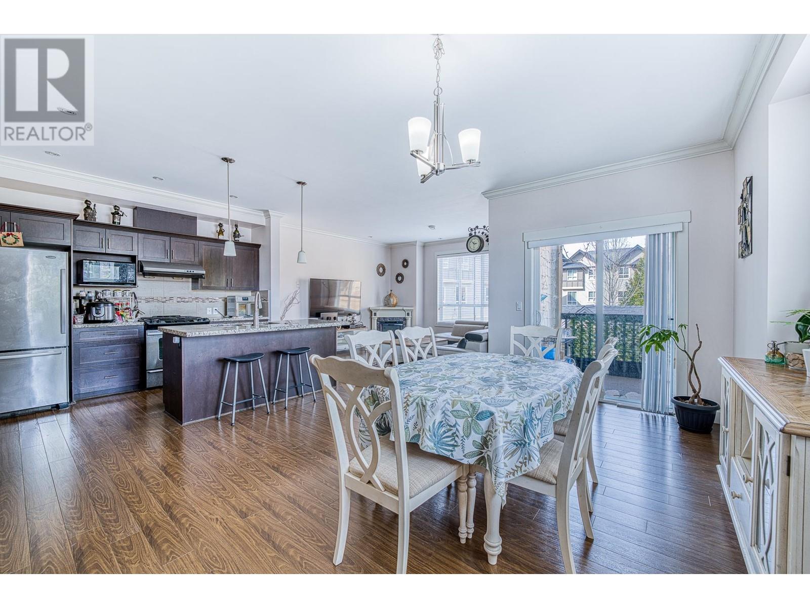 Listing Picture 5 of 34 : 12 7140 RAILWAY AVENUE, Richmond / 烈治文 - 魯藝地產 Yvonne Lu Group - MLS Medallion Club Member