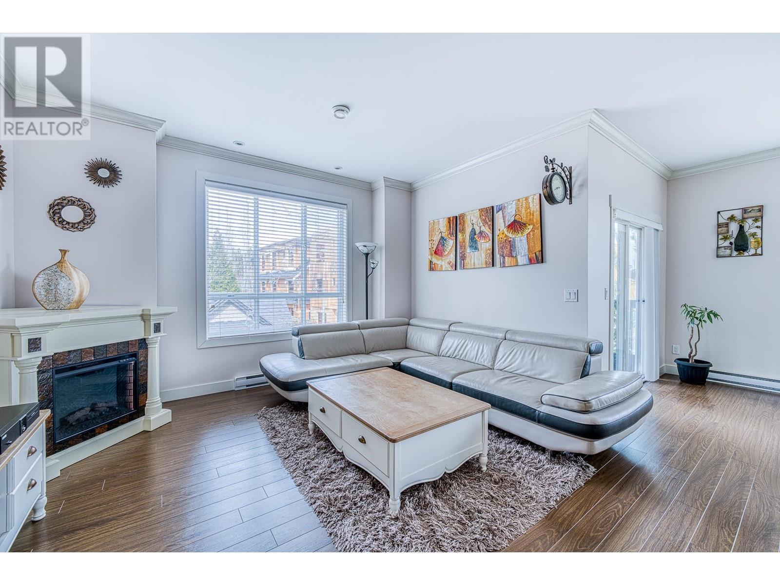 Listing Picture 3 of 34 : 12 7140 RAILWAY AVENUE, Richmond / 烈治文 - 魯藝地產 Yvonne Lu Group - MLS Medallion Club Member