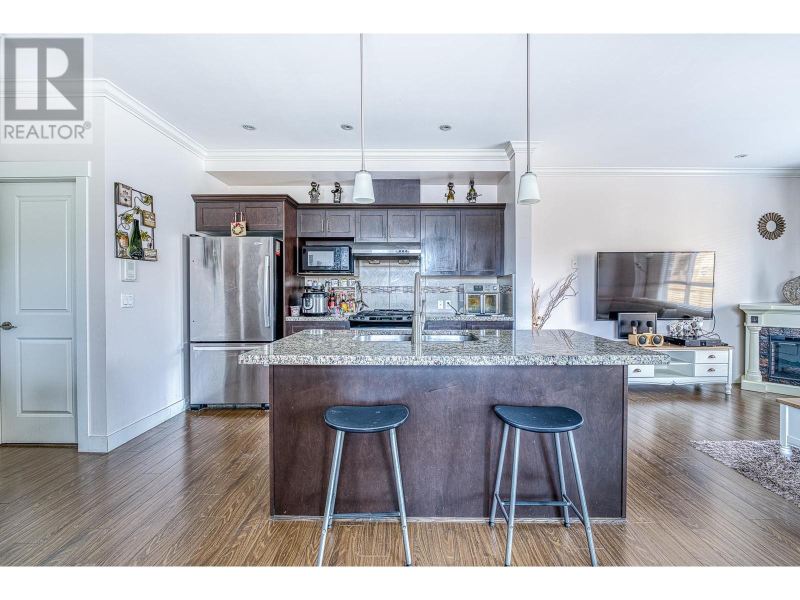 Listing Picture 6 of 34 : 12 7140 RAILWAY AVENUE, Richmond / 烈治文 - 魯藝地產 Yvonne Lu Group - MLS Medallion Club Member