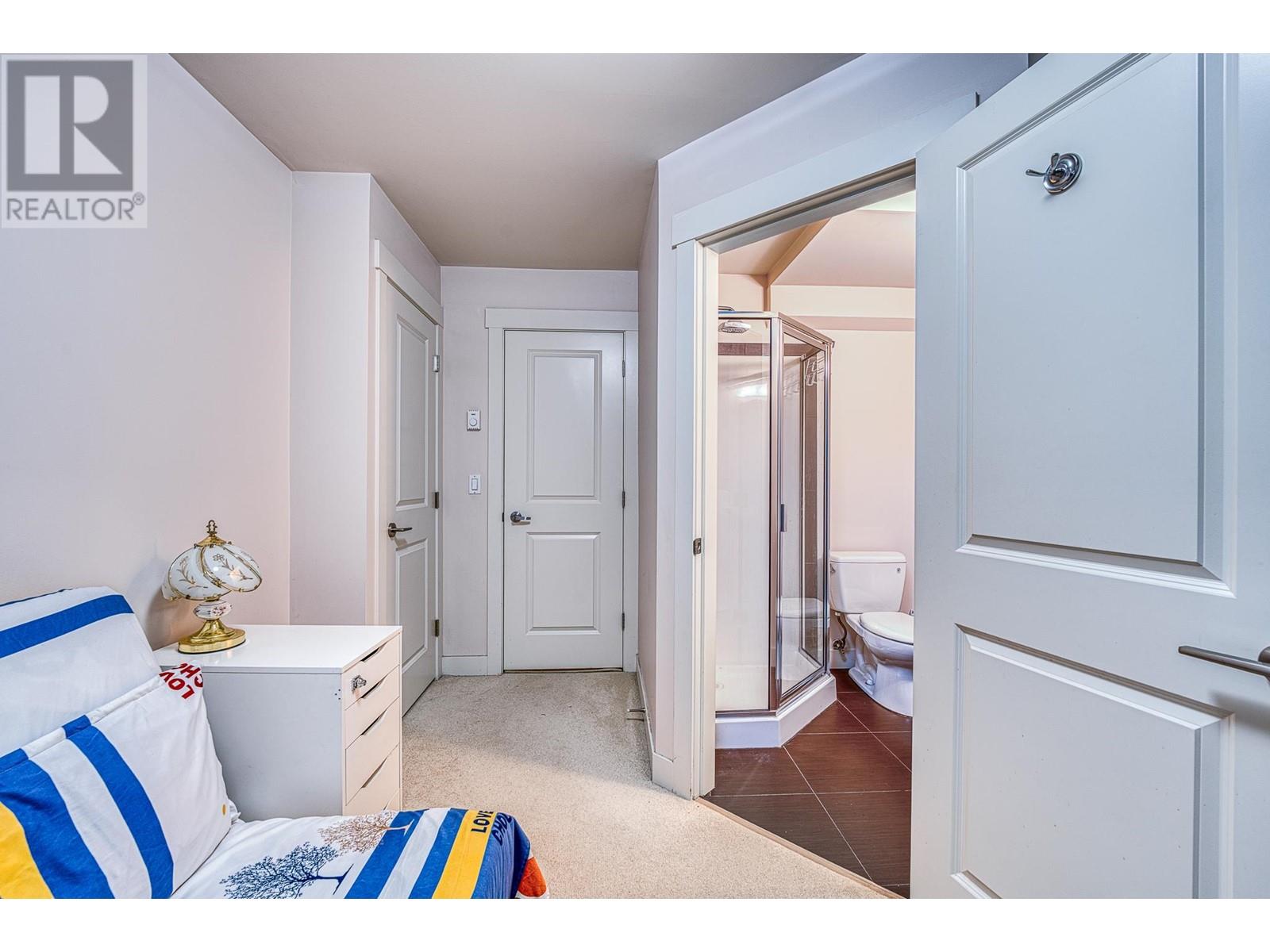 Listing Picture 19 of 34 : 12 7140 RAILWAY AVENUE, Richmond / 烈治文 - 魯藝地產 Yvonne Lu Group - MLS Medallion Club Member