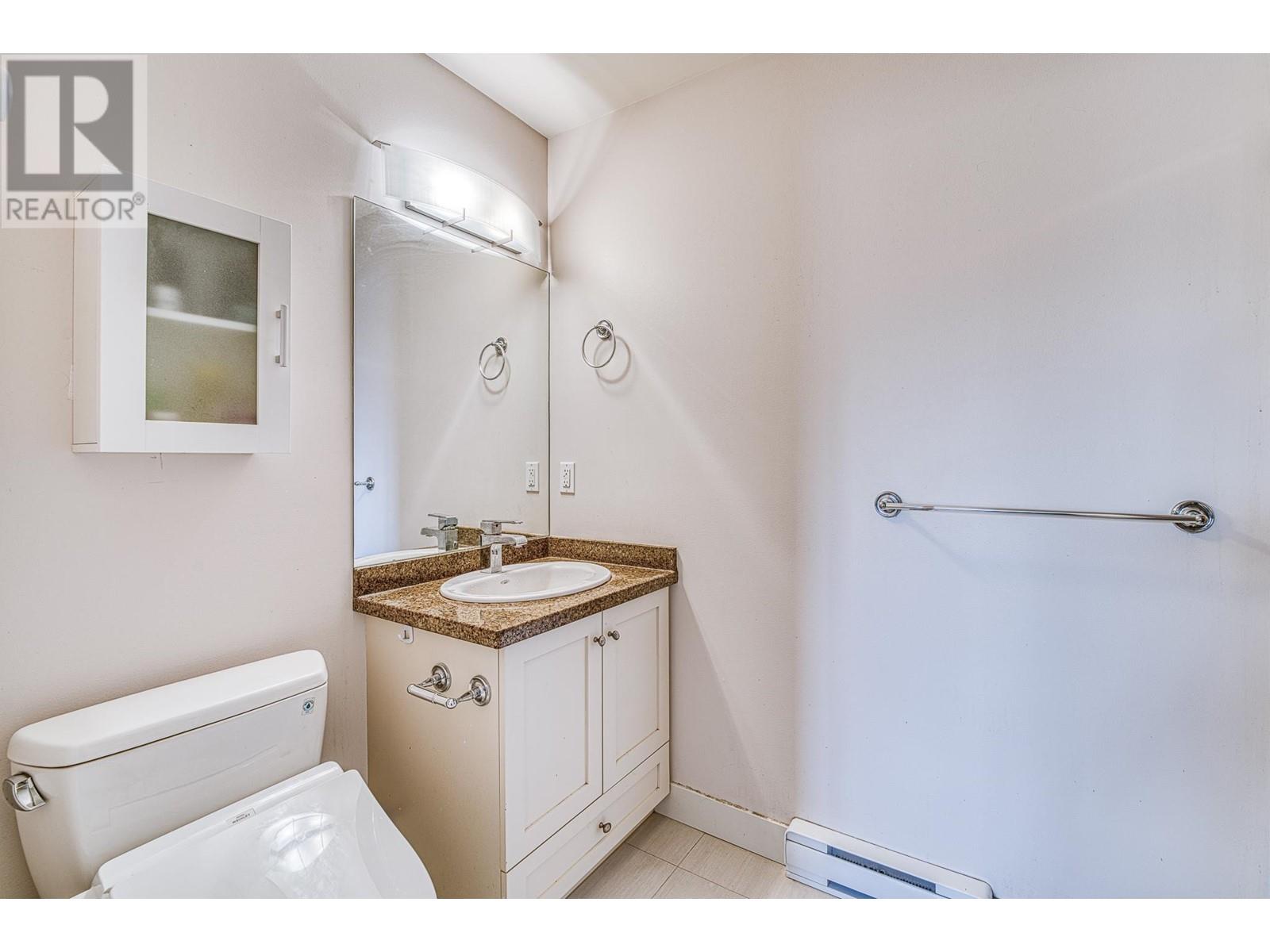 Listing Picture 24 of 34 : 12 7140 RAILWAY AVENUE, Richmond / 烈治文 - 魯藝地產 Yvonne Lu Group - MLS Medallion Club Member