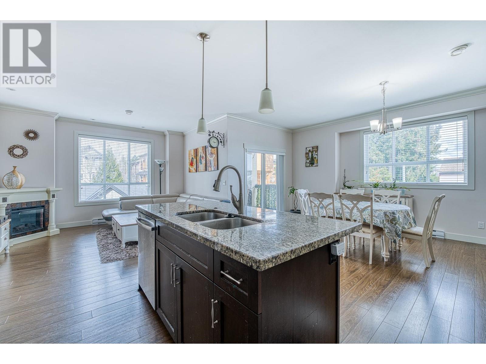 Listing Picture 12 of 34 : 12 7140 RAILWAY AVENUE, Richmond / 烈治文 - 魯藝地產 Yvonne Lu Group - MLS Medallion Club Member