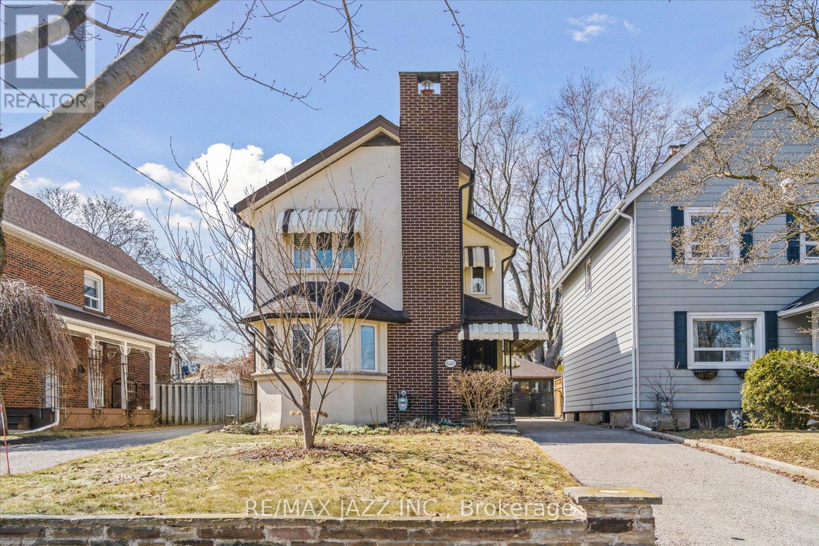 Property at 640 MARY STREET N image 2