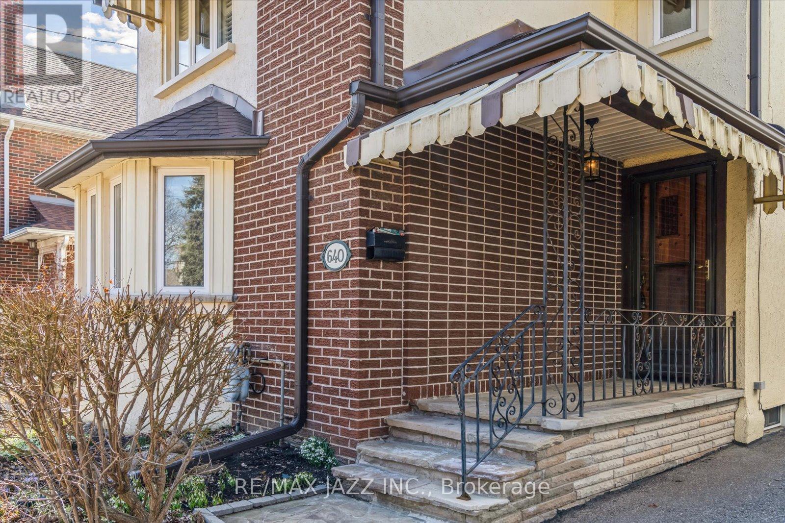 Property at 640 MARY STREET N image 5