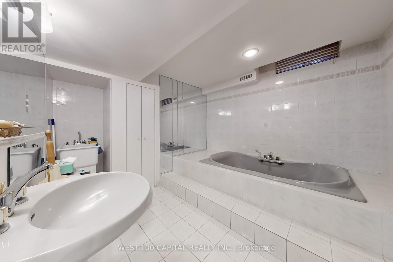 30 Wintermute Boulevard, Toronto, Ontario  M1W 3M6 - Photo 35 - E12032440