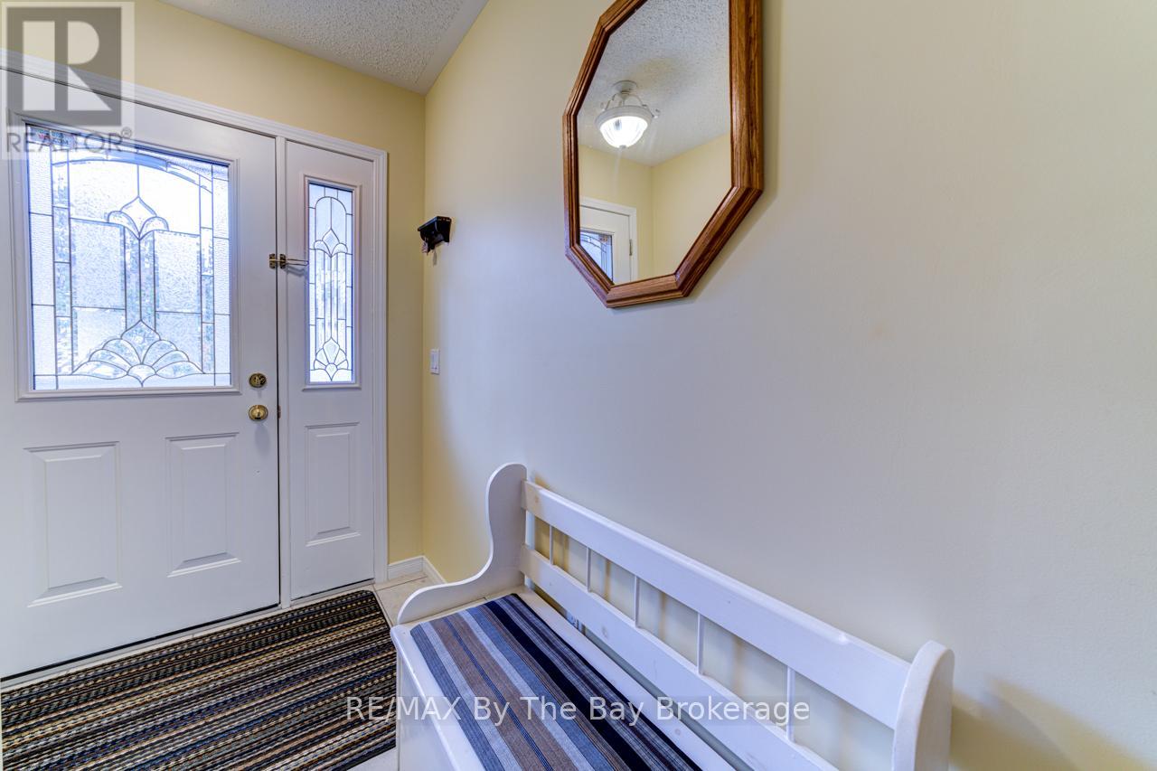 45 Pennsylvania Avenue, Wasaga Beach, Ontario  L9Z 3A8 - Photo 10 - S12033481