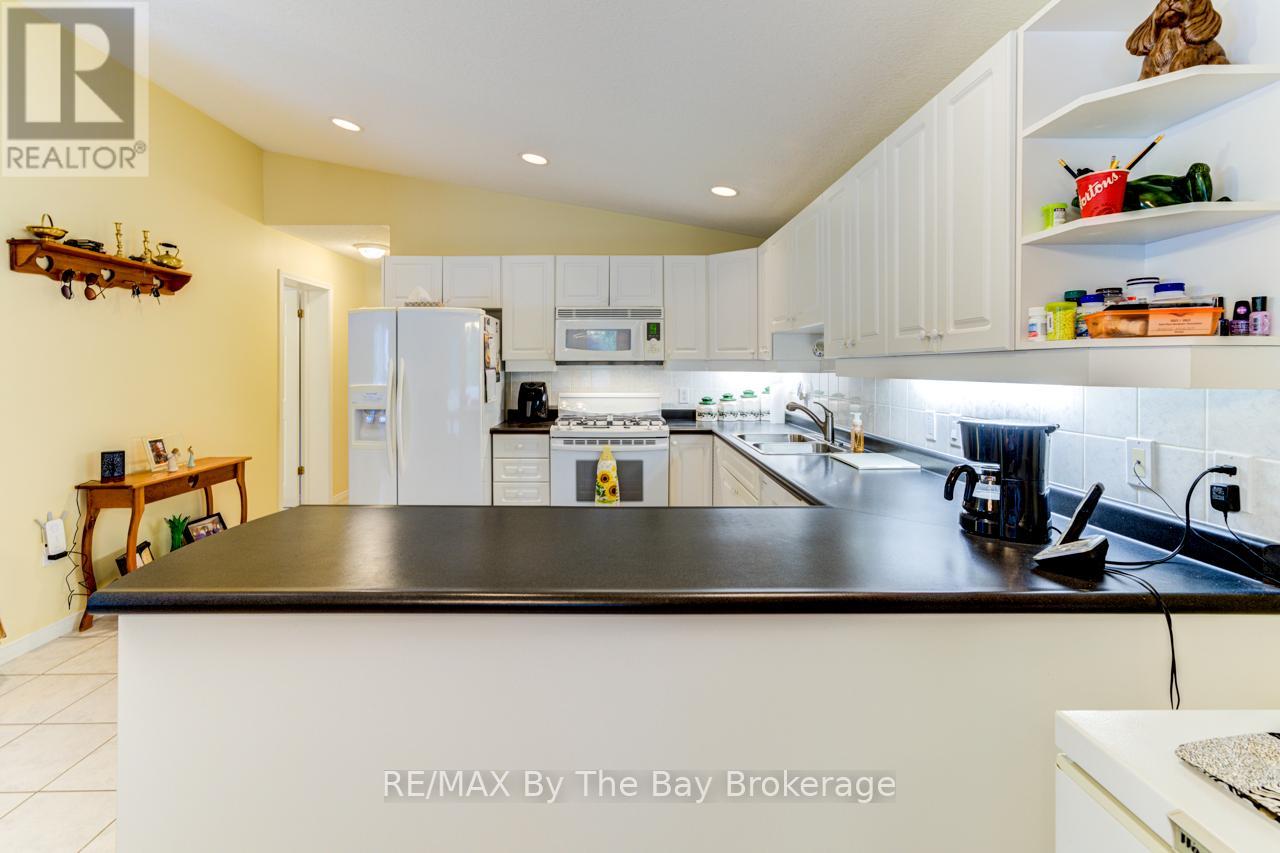 45 Pennsylvania Avenue, Wasaga Beach, Ontario  L9Z 3A8 - Photo 14 - S12033481