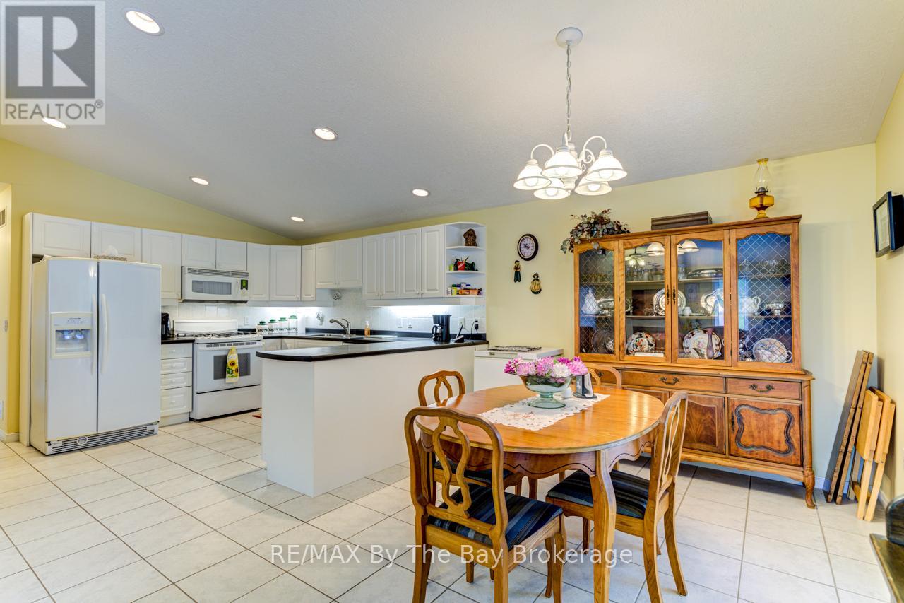45 Pennsylvania Avenue, Wasaga Beach, Ontario  L9Z 3A8 - Photo 21 - S12033481
