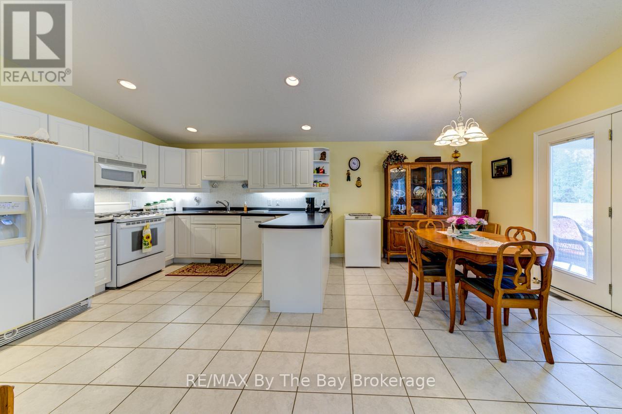 45 Pennsylvania Avenue, Wasaga Beach, Ontario  L9Z 3A8 - Photo 23 - S12033481