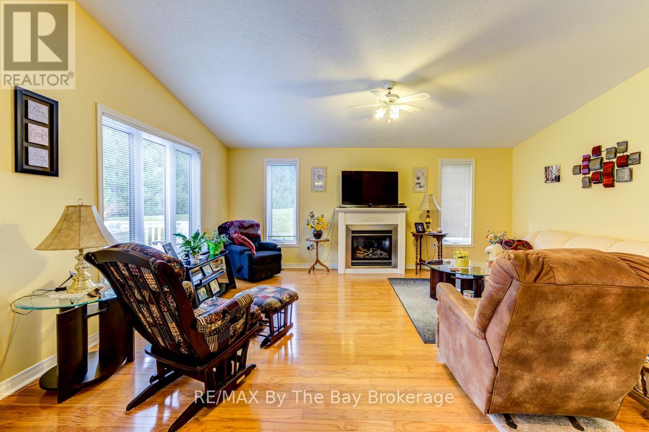 45 Pennsylvania Avenue, Wasaga Beach, Ontario  L9Z 3A8 - Photo 24 - S12033481