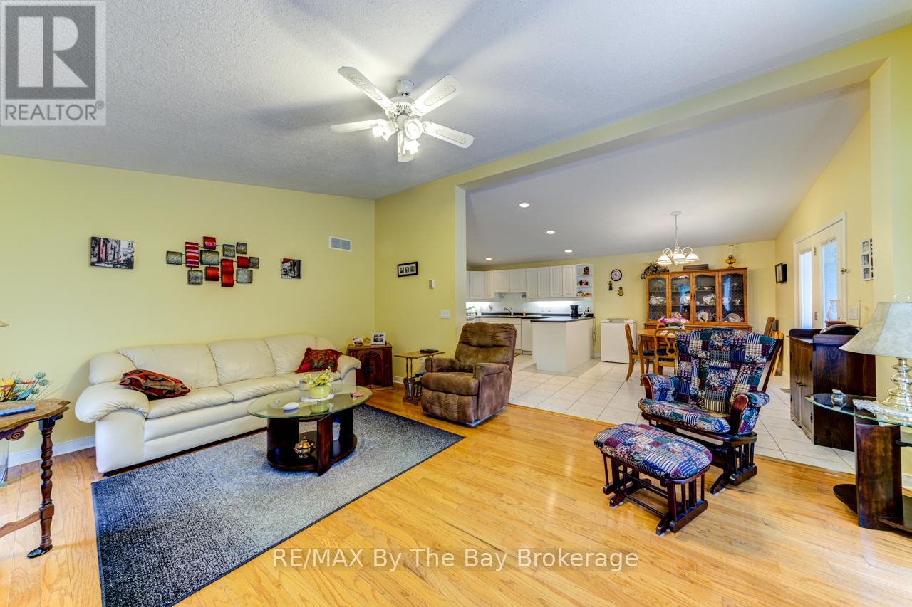 45 Pennsylvania Avenue, Wasaga Beach, Ontario  L9Z 3A8 - Photo 29 - S12033481