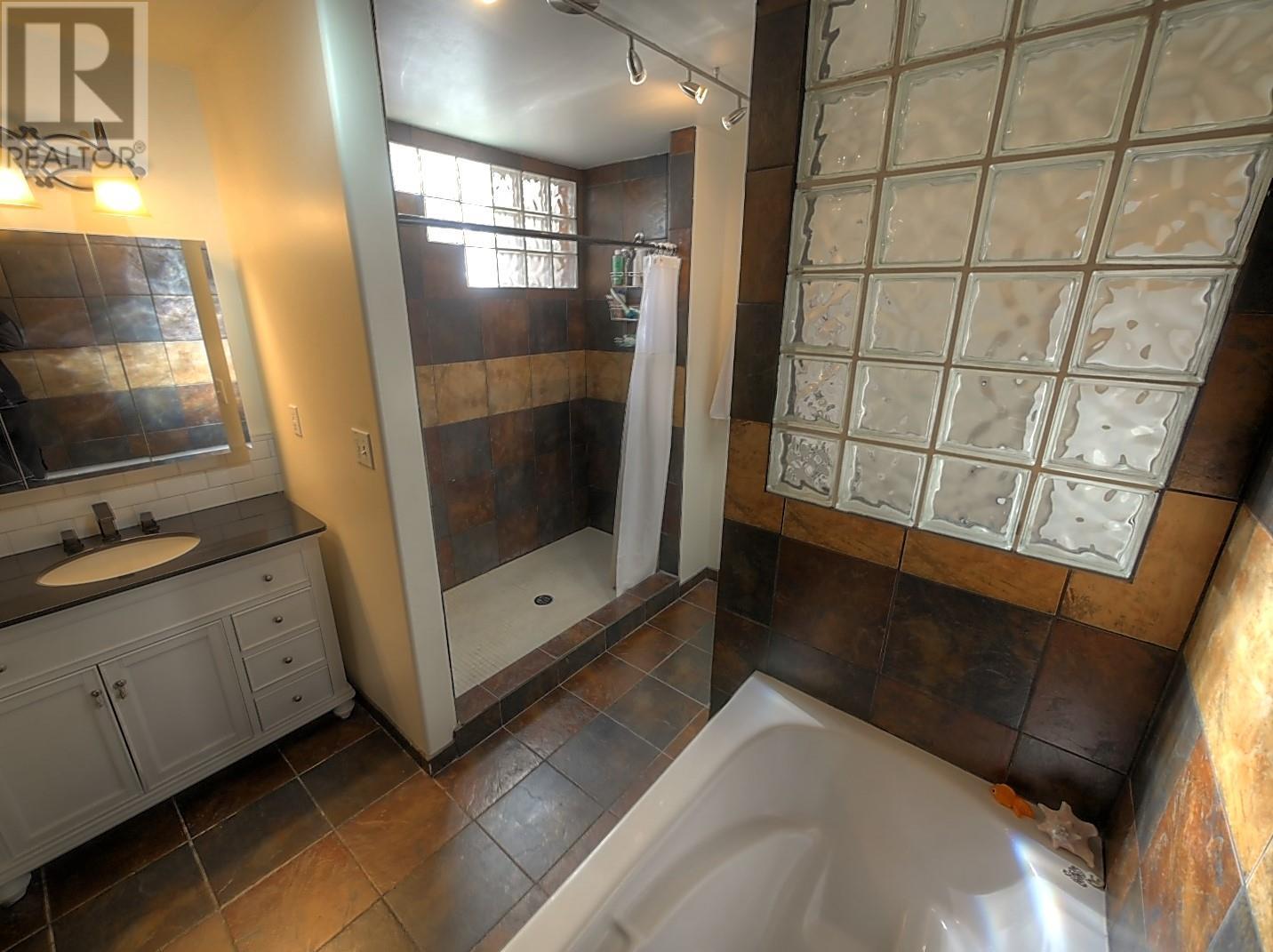 504 Centre Street, Kaslo, British Columbia  V0G 1M0 - Photo 5 - 10339946