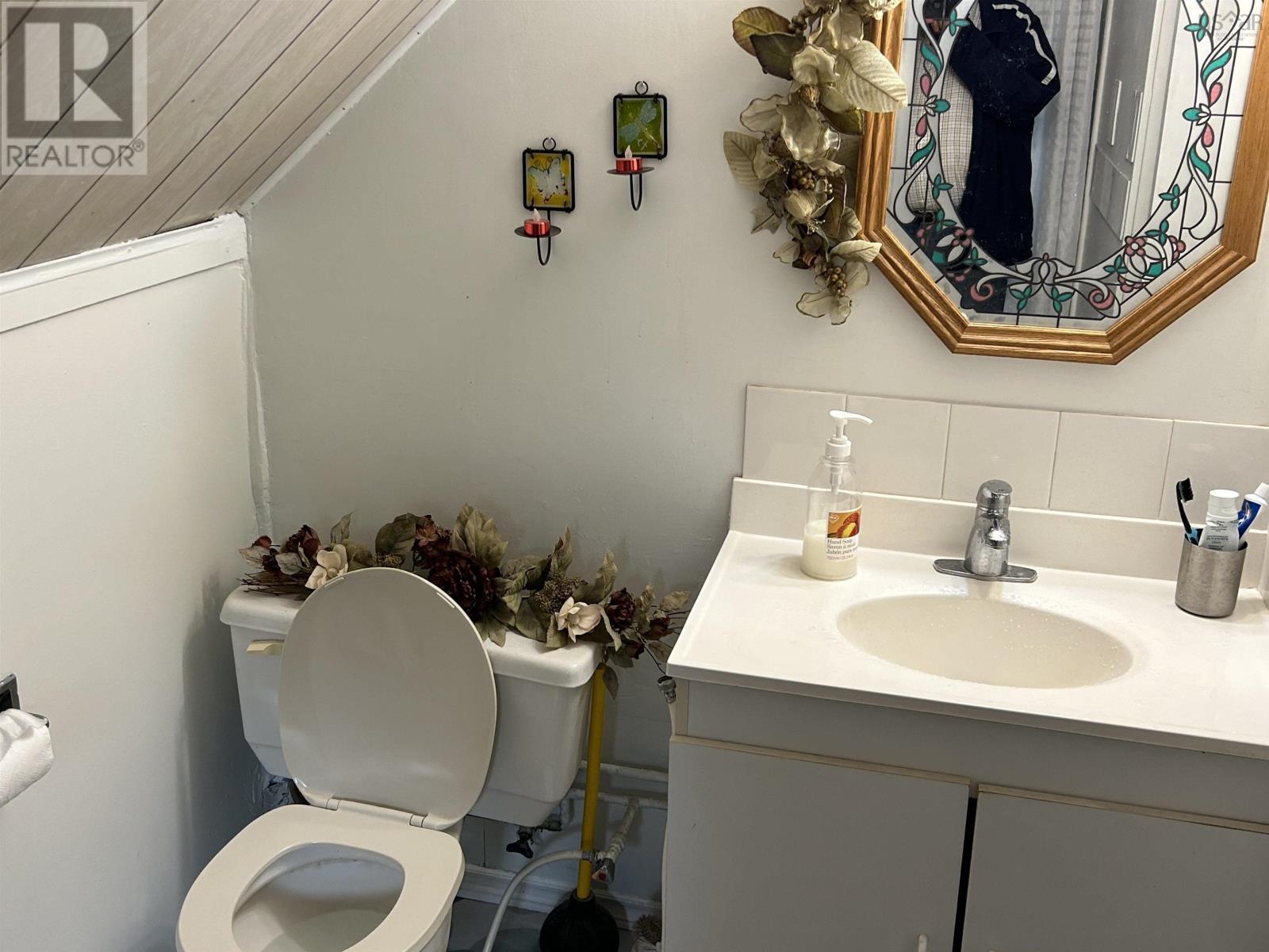 1056 George Street, Sydney, Nova Scotia  B1P 1M8 - Photo 12 - 202505471