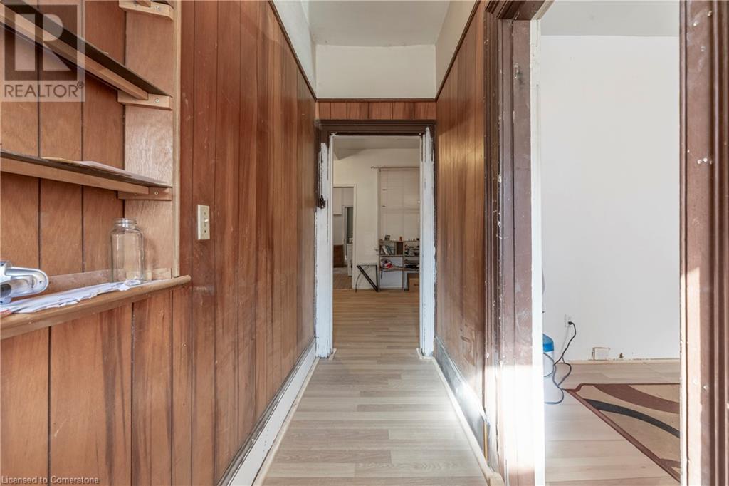 Property at 227 WELLINGTON Street N image 4