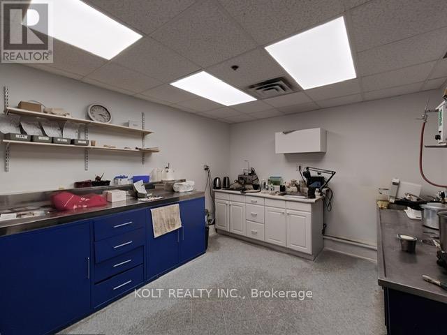 28 - 588 Edward Avenue, Richmond Hill (Devonsleigh), Ontario  L4C 9Y6 - Photo 6 - N12033538