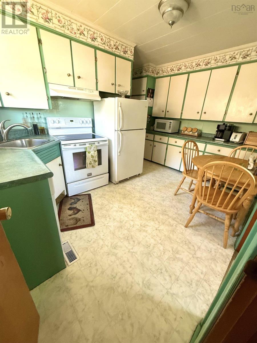 13 Pine Street, Bridgewater, Nova Scotia  B4V 1X4 - Photo 10 - 202505474