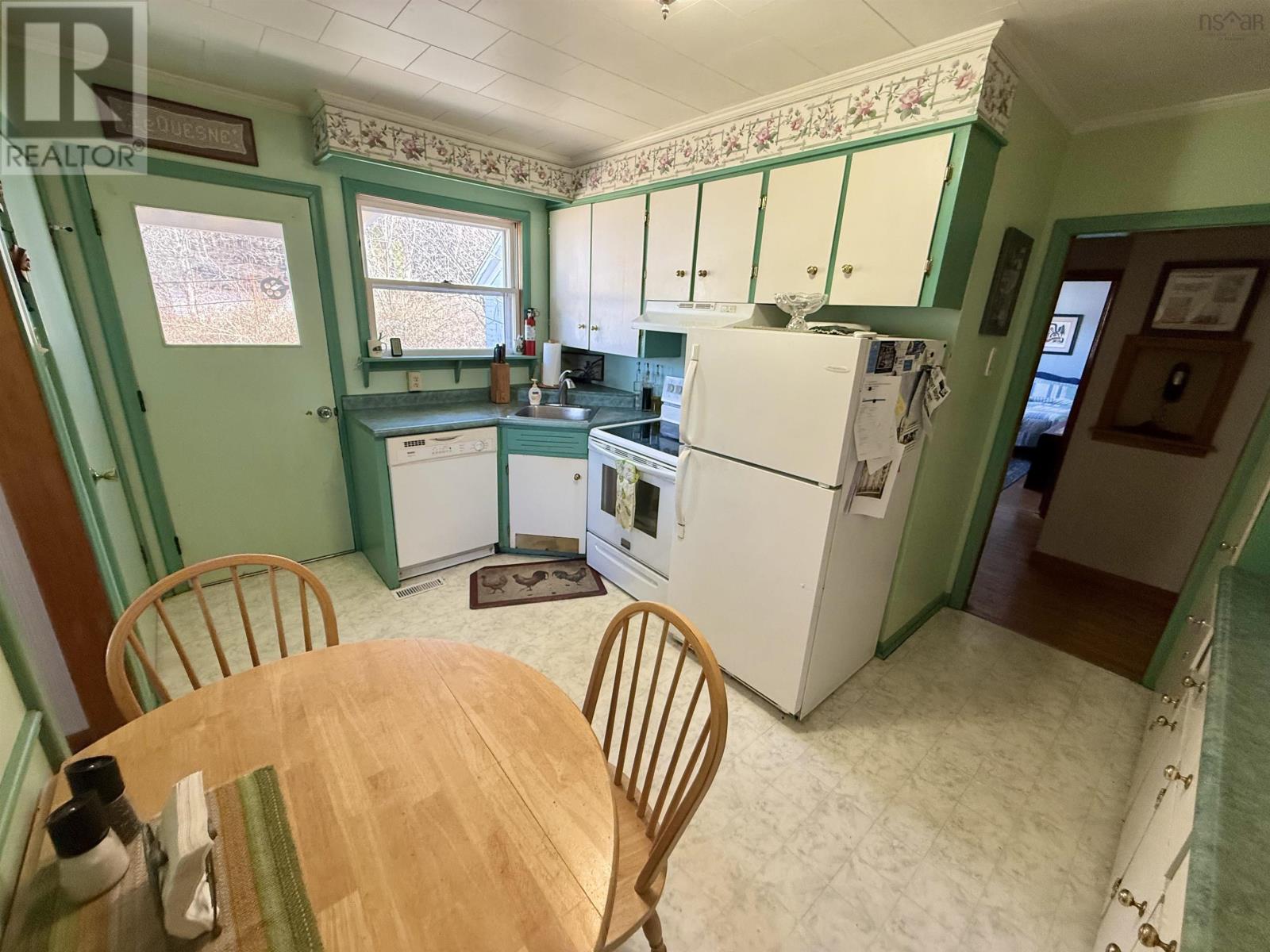 13 Pine Street, Bridgewater, Nova Scotia  B4V 1X4 - Photo 11 - 202505474